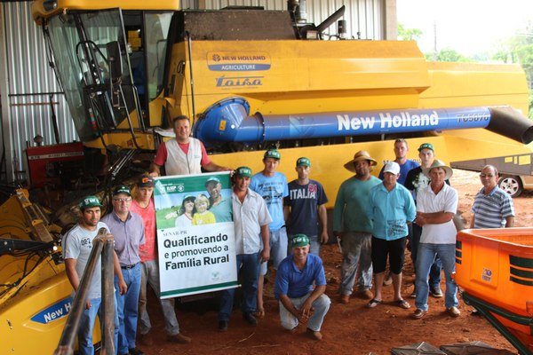Agricultores de Nova Prata do Iguaçu participam de curso de regulagem de colheitadeira