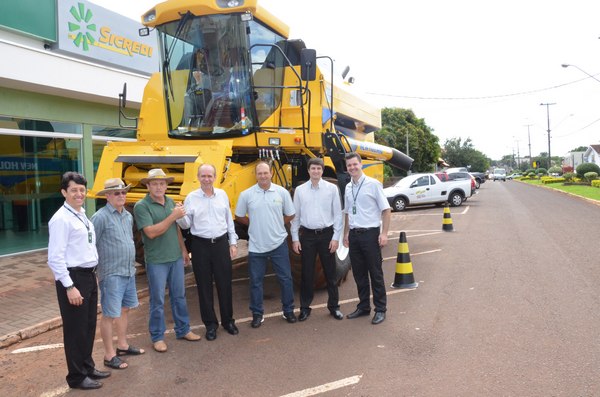 SICREDI entrega máquinas agrícolas financiados pelas linhas de crédito rural em Capitão e Planalto