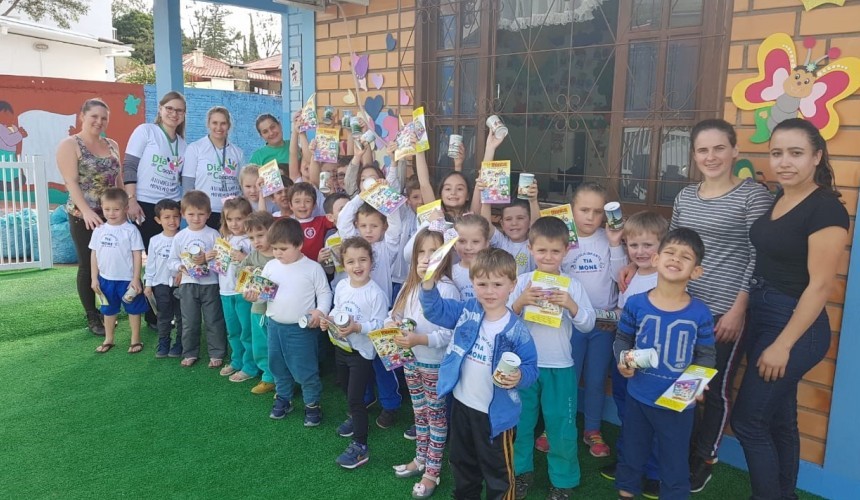 Sicredi   promove ações de educação financeira durante a Feira do Melado em Capanema