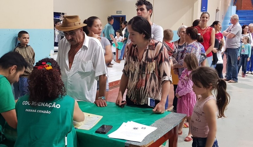 Paraná Cidadão: 352 carteiras de identidade foram confeccionados no primeiro dia do evento