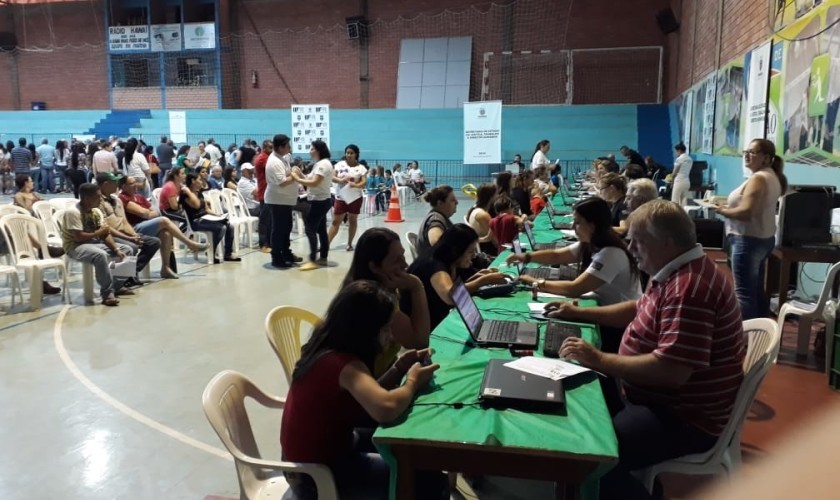 Pelo terceiro dia seguido população aproveita os serviços do Paraná Cidadão em Capitão