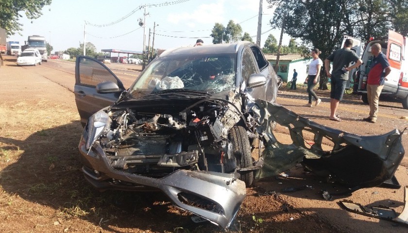 Engavetamento com quatro veículos deixa uma pessoa em estado grave na BR 163 em Lindoeste
