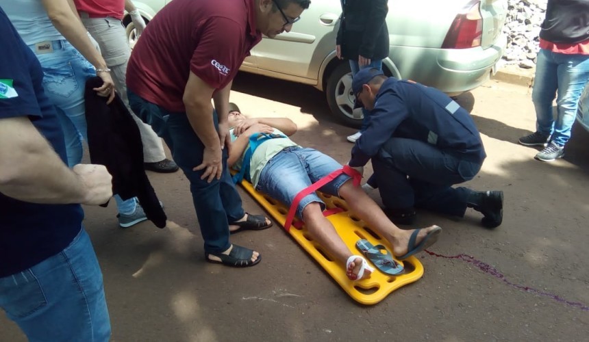 Motociclista fica ferido após colidir em porta de veículo na saída da escola em Capitão Leônidas Marques