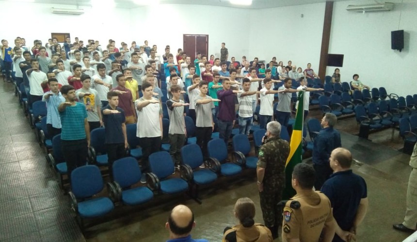 Cerca de 120 jovens prestam Juramento à Bandeira em Capitão