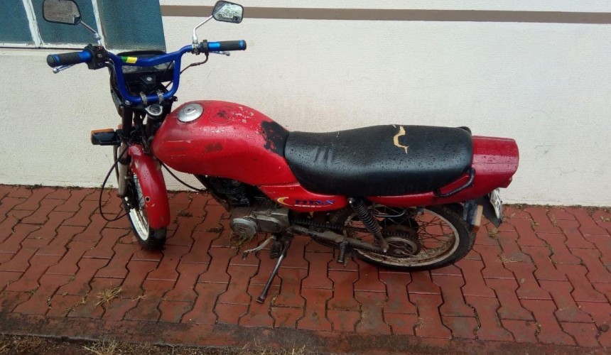 PM apreende motocicleta adulterada que era conduzida por menor em Capitão