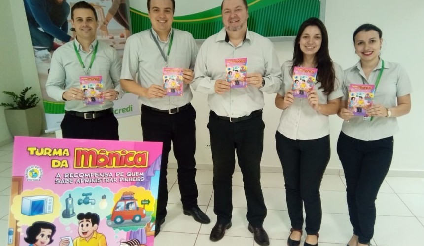 Sicredi realiza entrega de gibis e incentiva a leitura nas escolas de Capitão