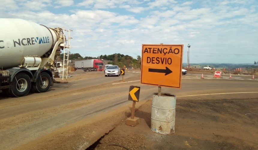 Obras para construção de viaduto na BR 163 provoca alterações no trevo de acesso à Capitão