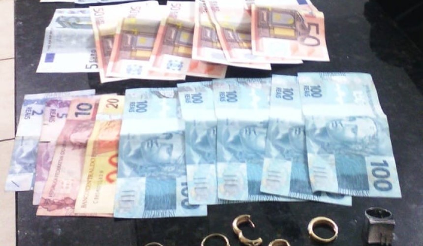 Homem é preso com jóias e dinheiro escondidos na cueca em Capitão