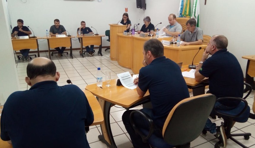 Cinco projetos e uma indicação são aprovados durante sessão na câmara de Capitão