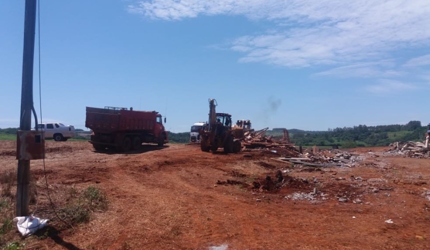 Polícia cumpre reintegração de posse e retira famílias de terreno no interior Capitão