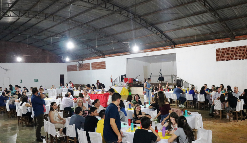 Noite de festa marca passagem do Dia do Professor em Boa Vista da Aparecida
