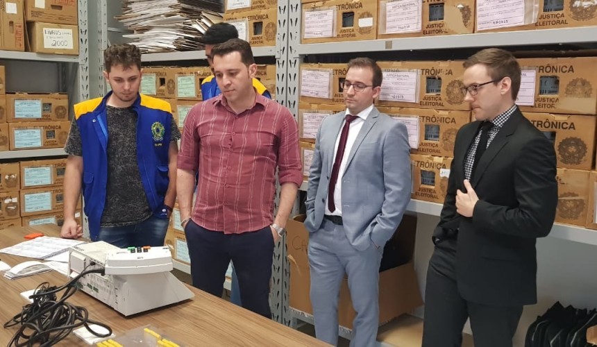 Eleições 2018: Urna eletrônica de Capitão passa por teste que simula votação