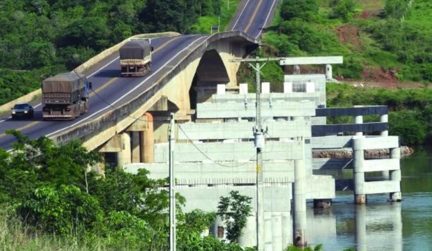 BR-163: Obra para à espera de represamento do Rio Iguaçu