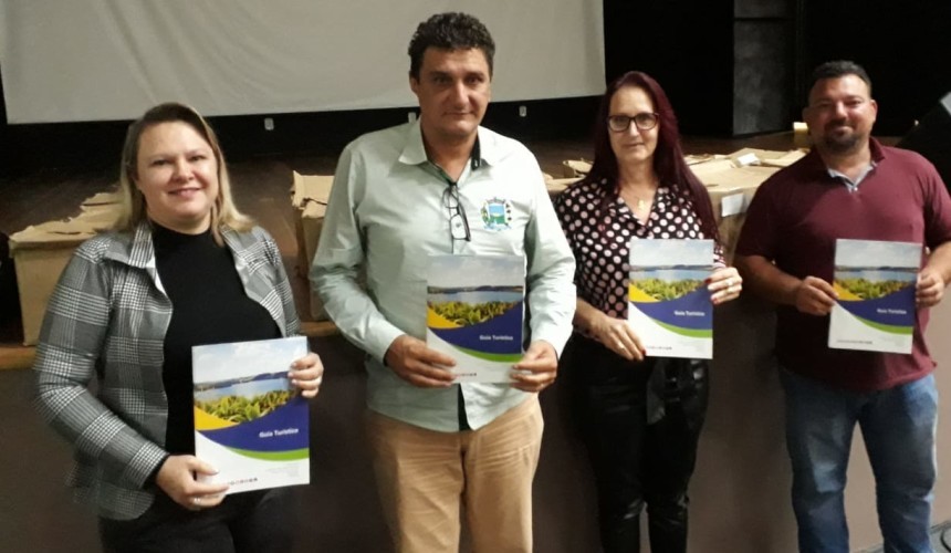 Baixo Iguaçu entrega Guia Turístico e Site para Nova Prata do Iguaçu