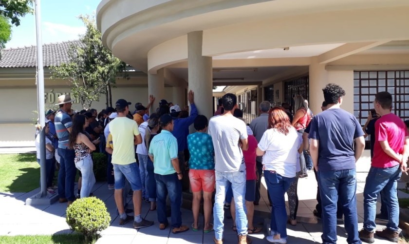 Atingidos do Baixo Iguaçu realizam protestos na prefeitura e no Fórum de Capitão