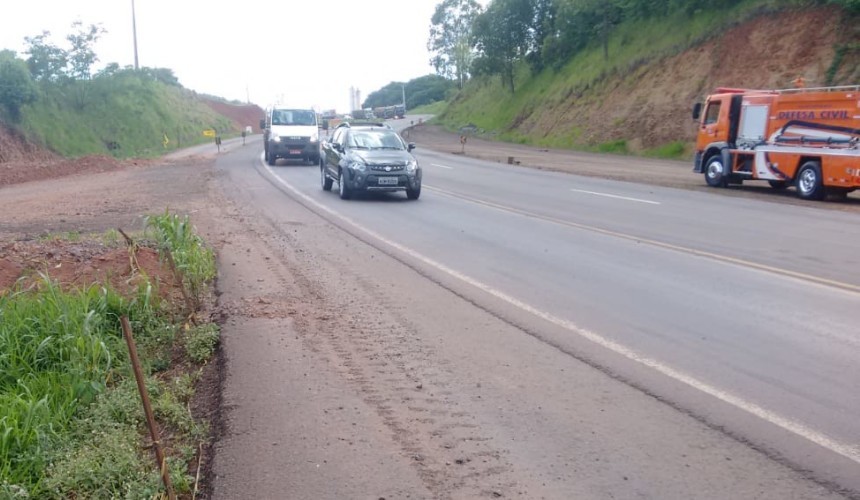 Bombeiros de Capitão são acionados para atender derramamento de óleo diesel na BR 163