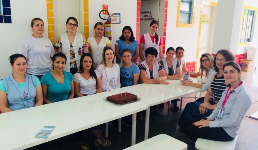 Sicoob realiza entrega de bolo e faz visitas em comemoração ao Dia do Servidor Publico em Capitão