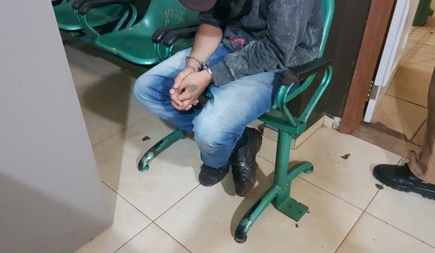 Homem é detido com mandado em aberto por tráfico