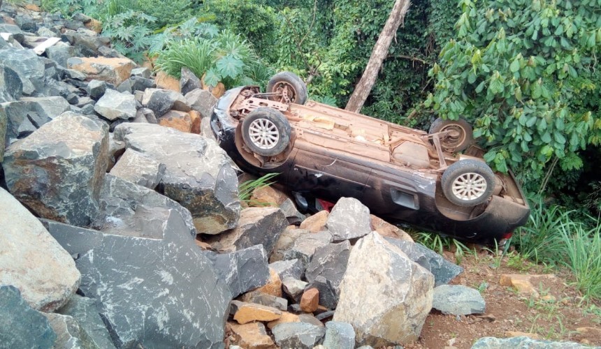 Bombeiro sai ileso após capotar veiculo na BR 163 em Capitão