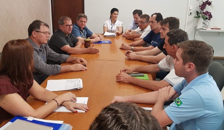 Prefeito e representantes da Sanepar se reúnem para tratar sobre a rede de esgoto em Capitão