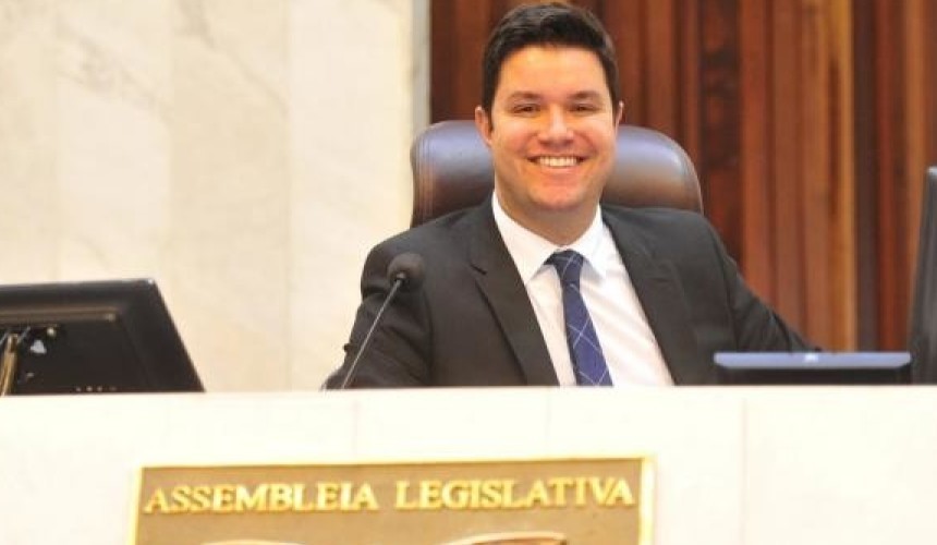 Ratinho Junior anuncia deputado Guto Silva para chefia da Casa Civil