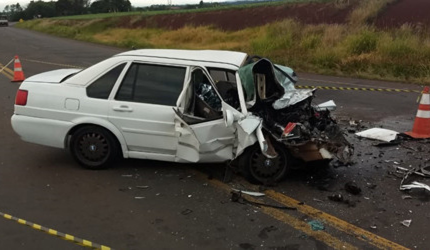 Jovem morre em acidente entre carro e caminhão em Realeza