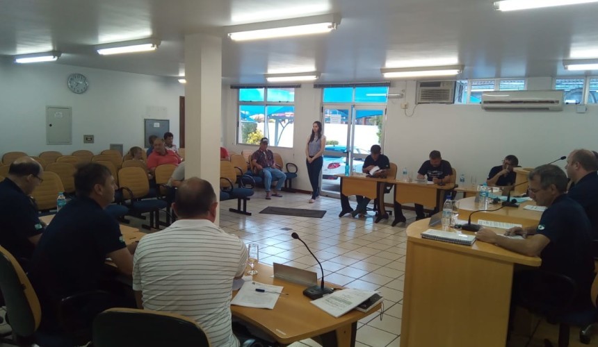 Projetos são aprovados e novas indicações são apresentadas durante sessão da câmara em Capitão