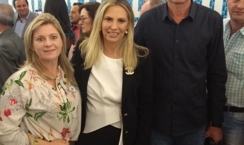 Governadora do PR e Prefeito de Santa Lúcia assinam convênios