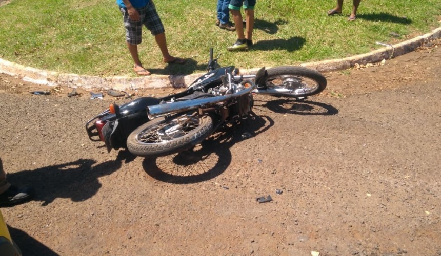 Colisão entre carro e moto deixa duas pessoas feridas no perímetro urbano de Santa Lúcia