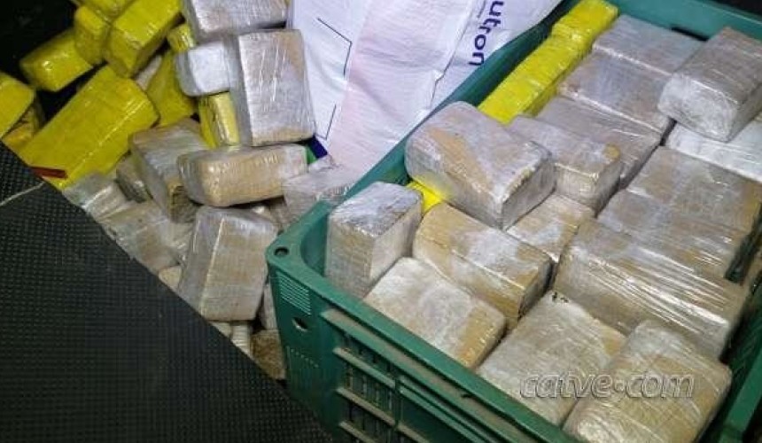 PRF apreende maconha escondida na carroceria de Saveiro, na BR 163