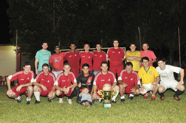 Foto Cores é campeã da primeira Copa Sicredi de futebol suíço de Capitão