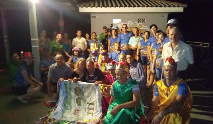 Grupo Folia de Reis está visitando as comunidades de Capitão