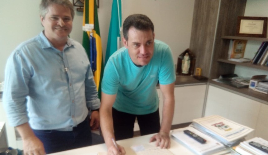 Vice Elisandro assume cargo de prefeito de Capitão