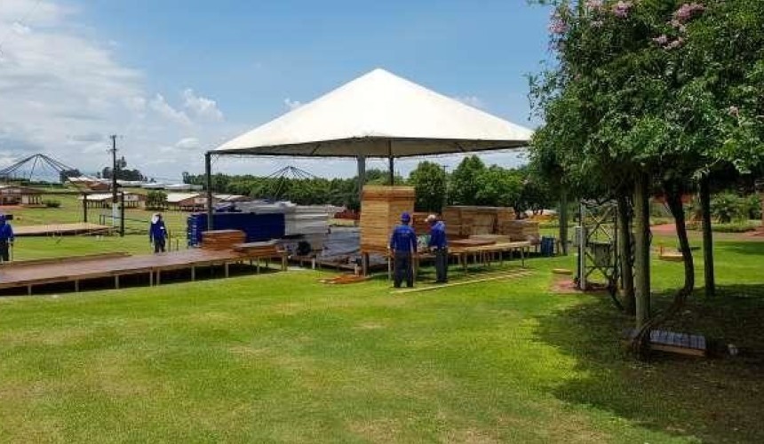 Começa montagem de estandes na área do Show Rural Coopavel