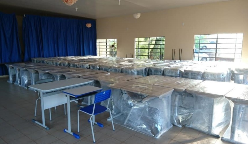 Mais conforto nas escolas: Alunos de Boa Vista da Aparecida terão cadeiras e carteiras novas na volta às aulas.