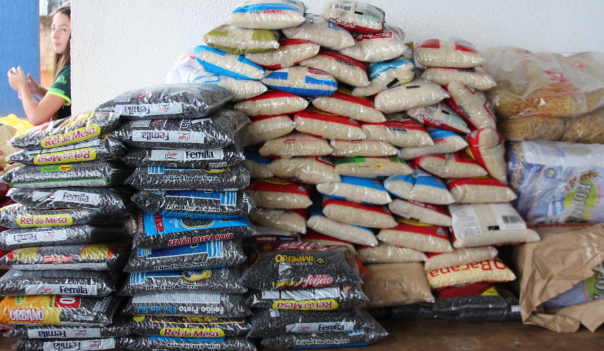 Jogo beneficente arrecada uma tonelada de alimentos no Ginásio Faustinho em Nova Prata