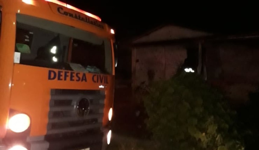 Incêndio em residência mobiliza bombeiros em Capitão