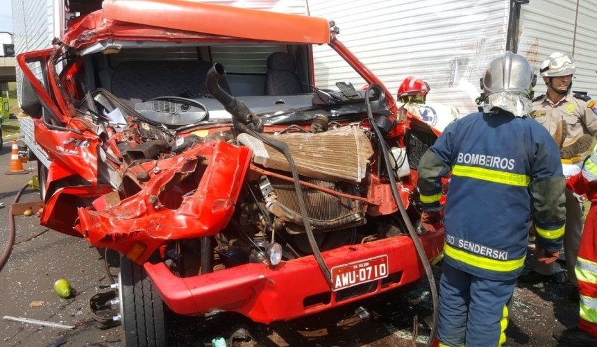 Caminhão com placa de Capitão se envolve em acidente com cinco veículos na BR 277