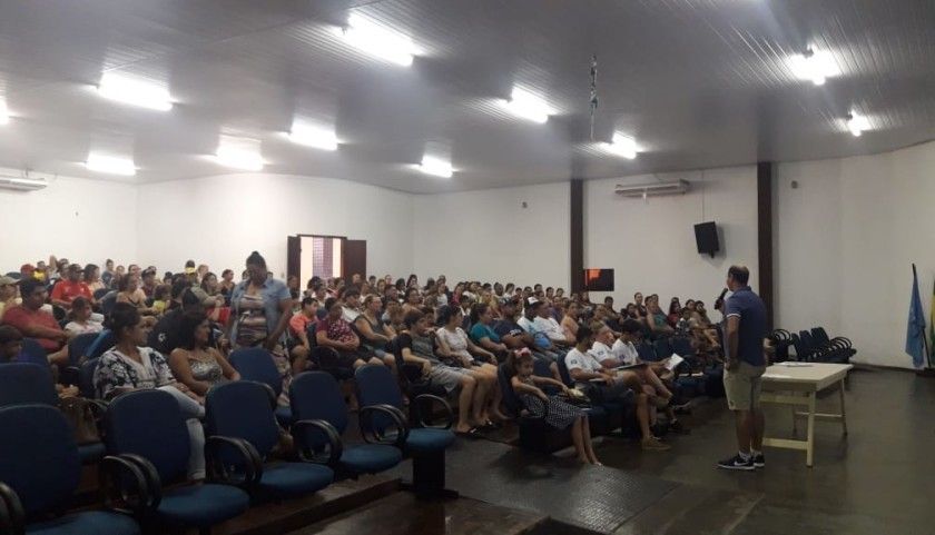 Familiares de atletas das escolinhas esportivas do município participaram de reunião