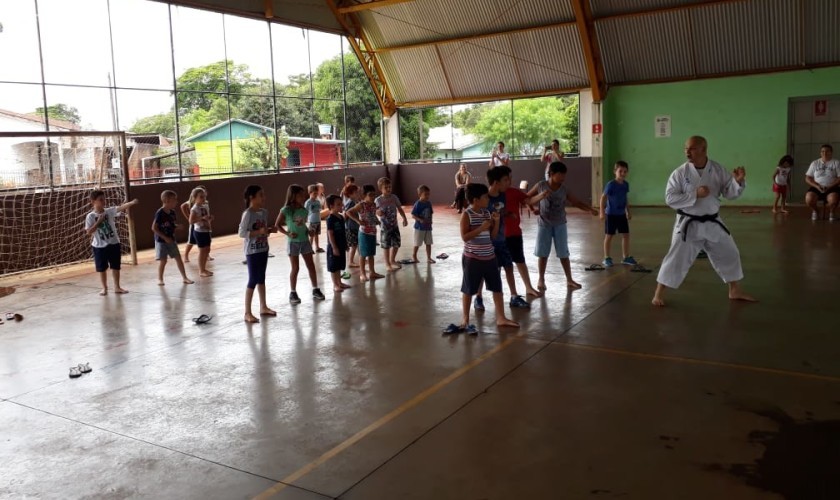 Mais de 60 alunos estão participando da Escolinha de Karatê em Capitão