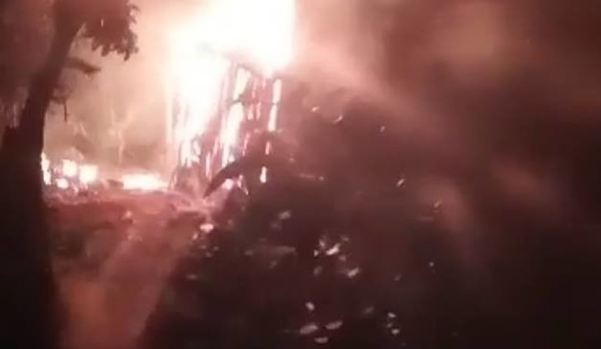 Casa é destruída pelo fogo em Capitão