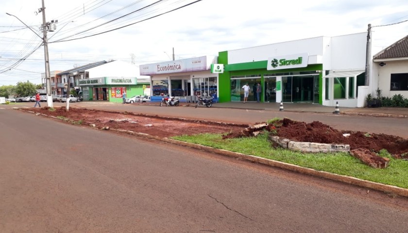 Emendas impositivas: Canteiro central vai se tornar estacionamento em dois pontos da Av. Iguaçu em Capitão