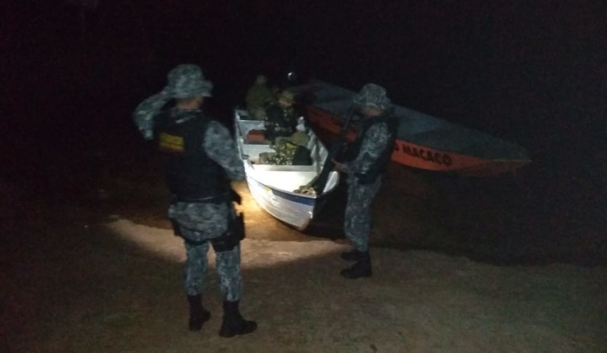 Policia realiza Operação noturna para combater crimes ambientais e contrabando no Rio Iguaçu