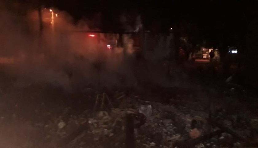 Casa é destruída pelo fogo em Boa Vista da Aparecida