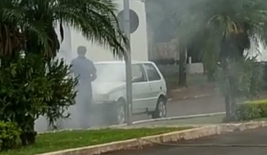 Princípio de incêndio é registrado em veículo na Avenida Iguaçu em Capitão