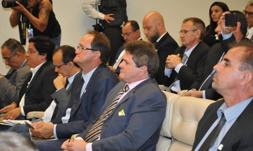Prefeito Claudio e Presidente da Câmara Luís Viera participam da primeira reunião geral da AMUSUH