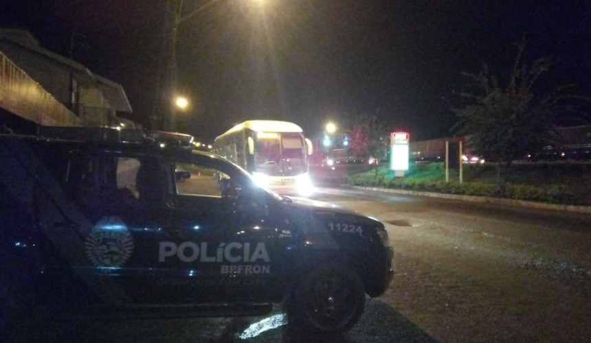 Operação Ágata: policiais do BPFron realiza fiscalização em  ônibus na BR 163 em Lindoeste