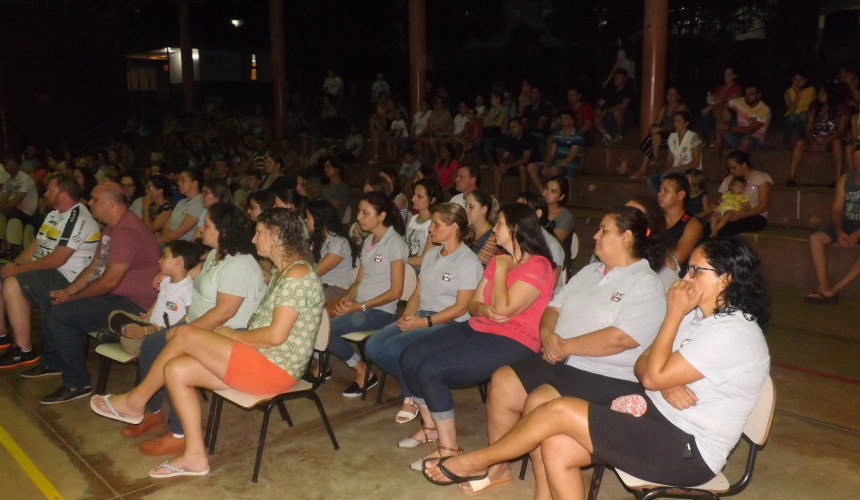 Escola Laurindo Parmigiani realiza assembleia com professores e pais