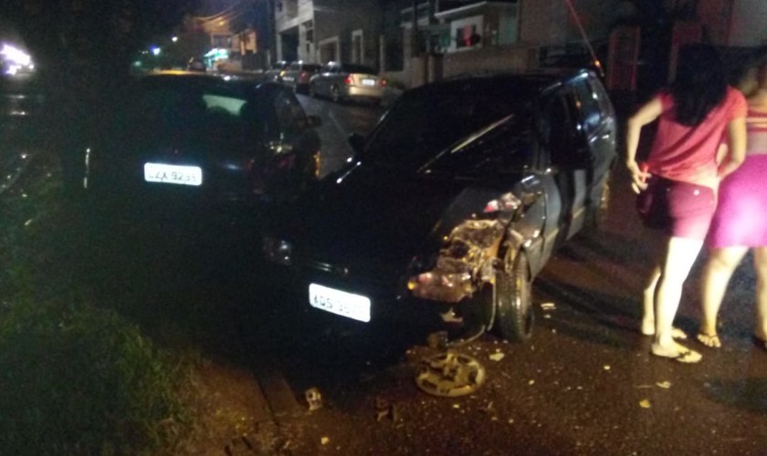 Homem fica ferido ao colidir Uno em Corsa estacionado em Capitão