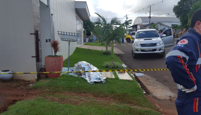 Homem é morto a tiros em frente à residência no Bairro João Paulo II em Realeza